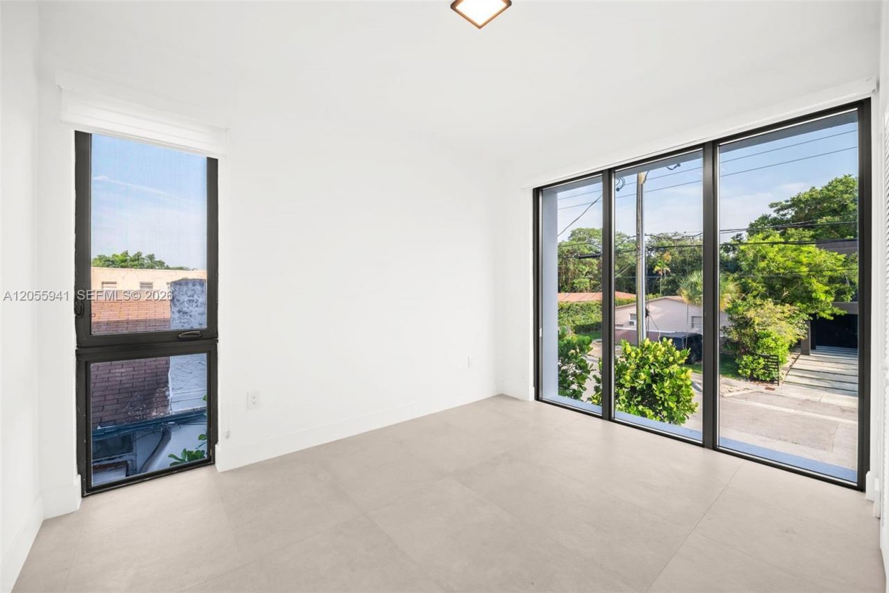 53 NW 52nd St, Miami, FL 33127 Photo