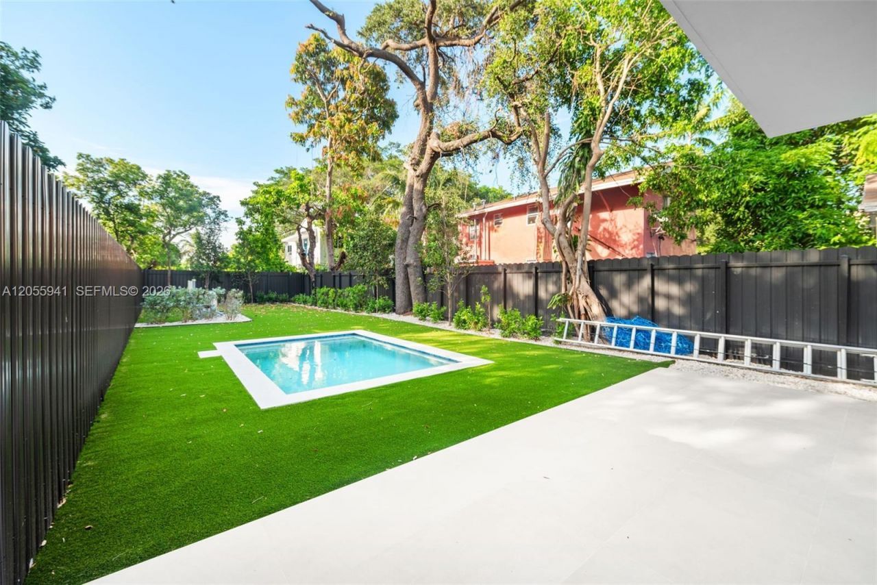 53 NW 52nd St, Miami, FL 33127 Photo