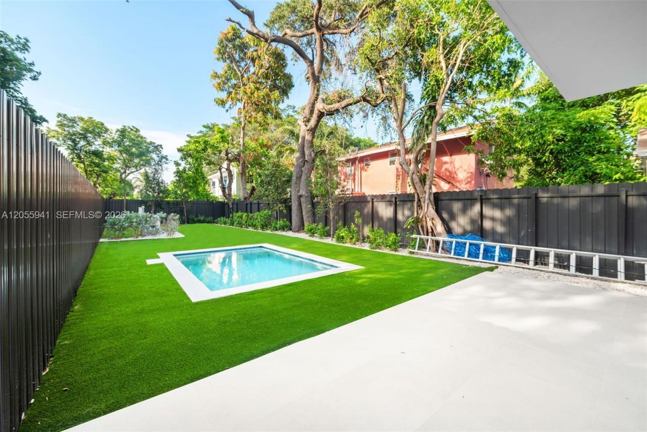 53 NW 52nd St, Miami, FL 33127 Photo