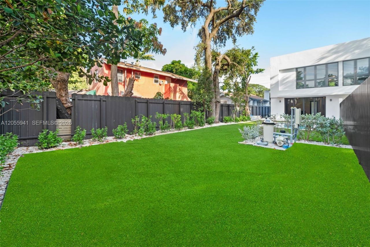 53 NW 52nd St, Miami, FL 33127 Photo