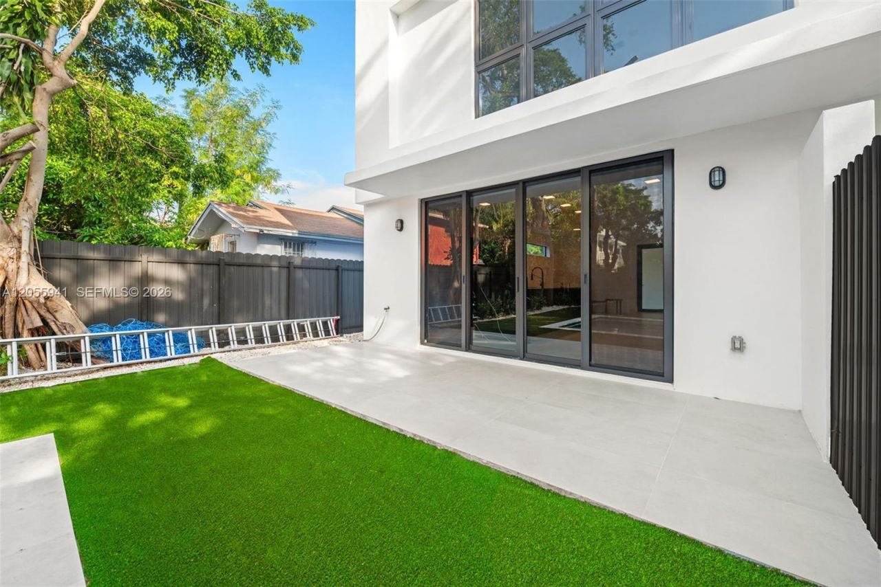 53 NW 52nd St, Miami, FL 33127 Photo
