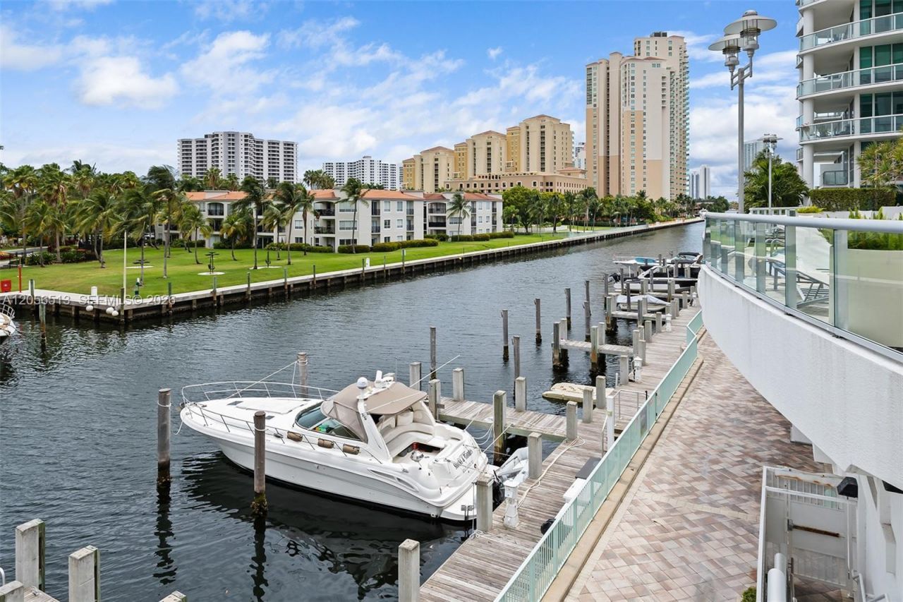 3131 NE 188th St , Unit 1-301, Aventura, FL 33180 Photo