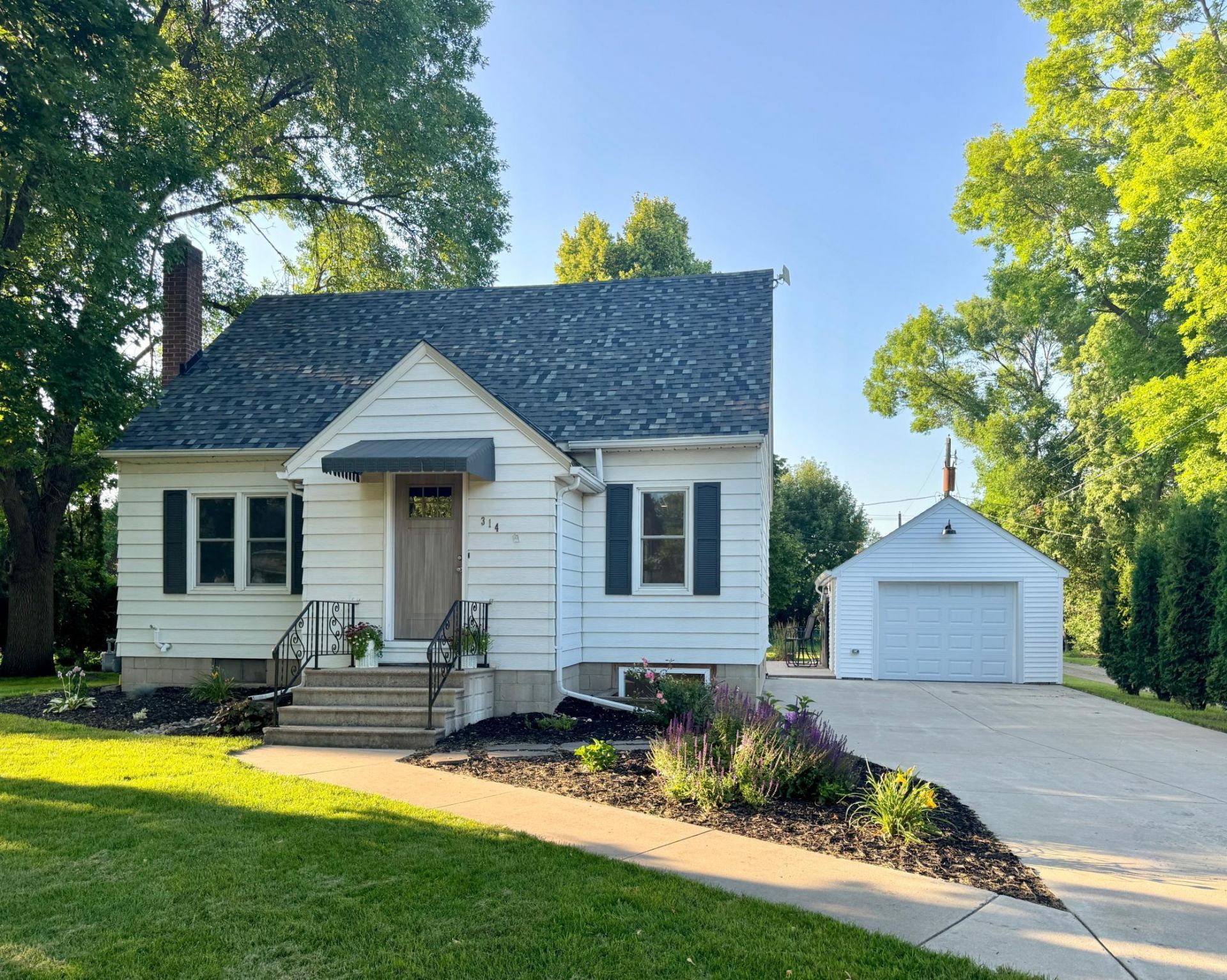 314 Colfax Avenue NW, Renville, MN 56284