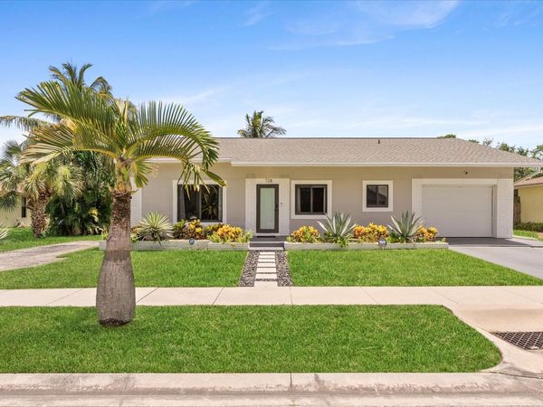 728 NE 9TH Avenue, Boynton Beach, FL 33435