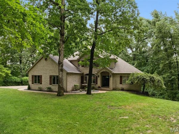 694 Pleasant Ridge Road, Fairview Heights, IL 62208