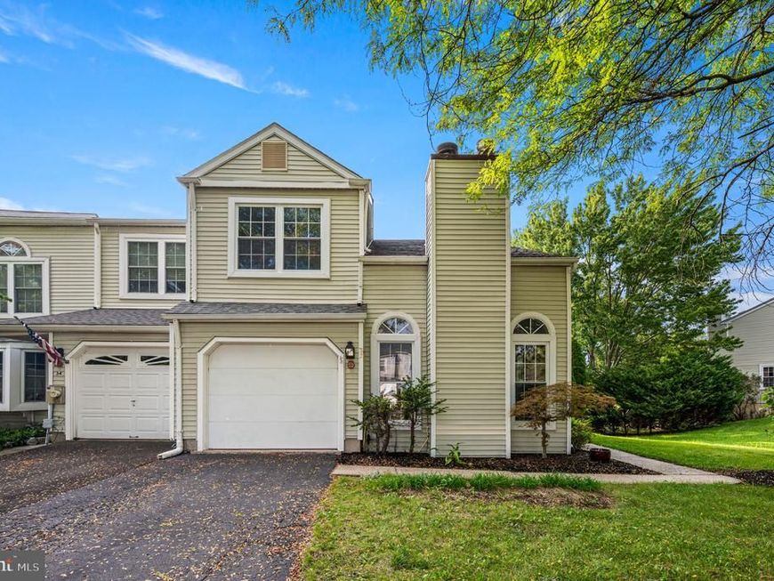 32 Parkview Way, Newtown, PA 18940 Main Photo