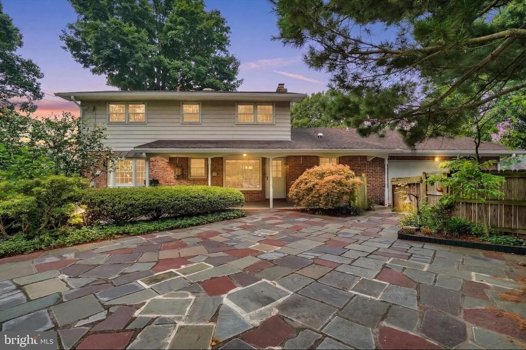 100 SHELBOURNE DRIVE , YORK, PA 17403