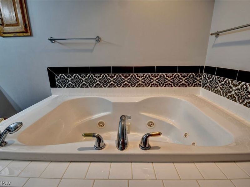 2510 Willow Brook Drive NW, Dover, OH 44622 Photo 21