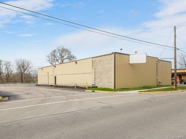 4084 S Saginaw Street , Burton, MI 48529