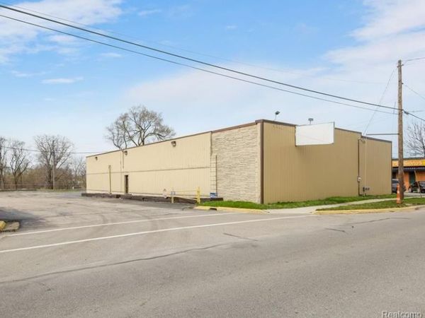 4084 S Saginaw Street , Burton, MI 48529