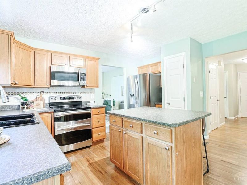 6692 Falling Leaves Court, Mason, OH 45040 Photo 16