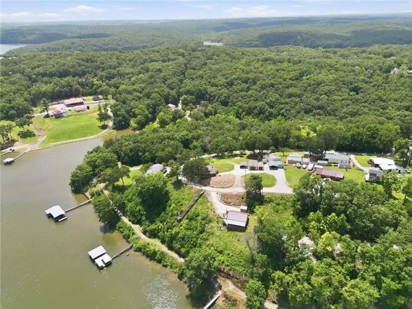 Rosey Lane, Edwards, MO 65326