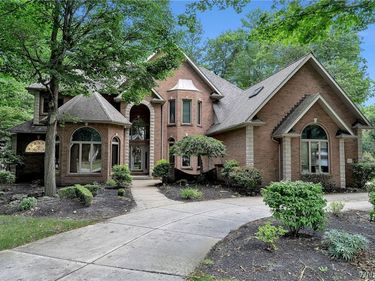 9683 Cobblestone Drive , Clarence, NY 14031