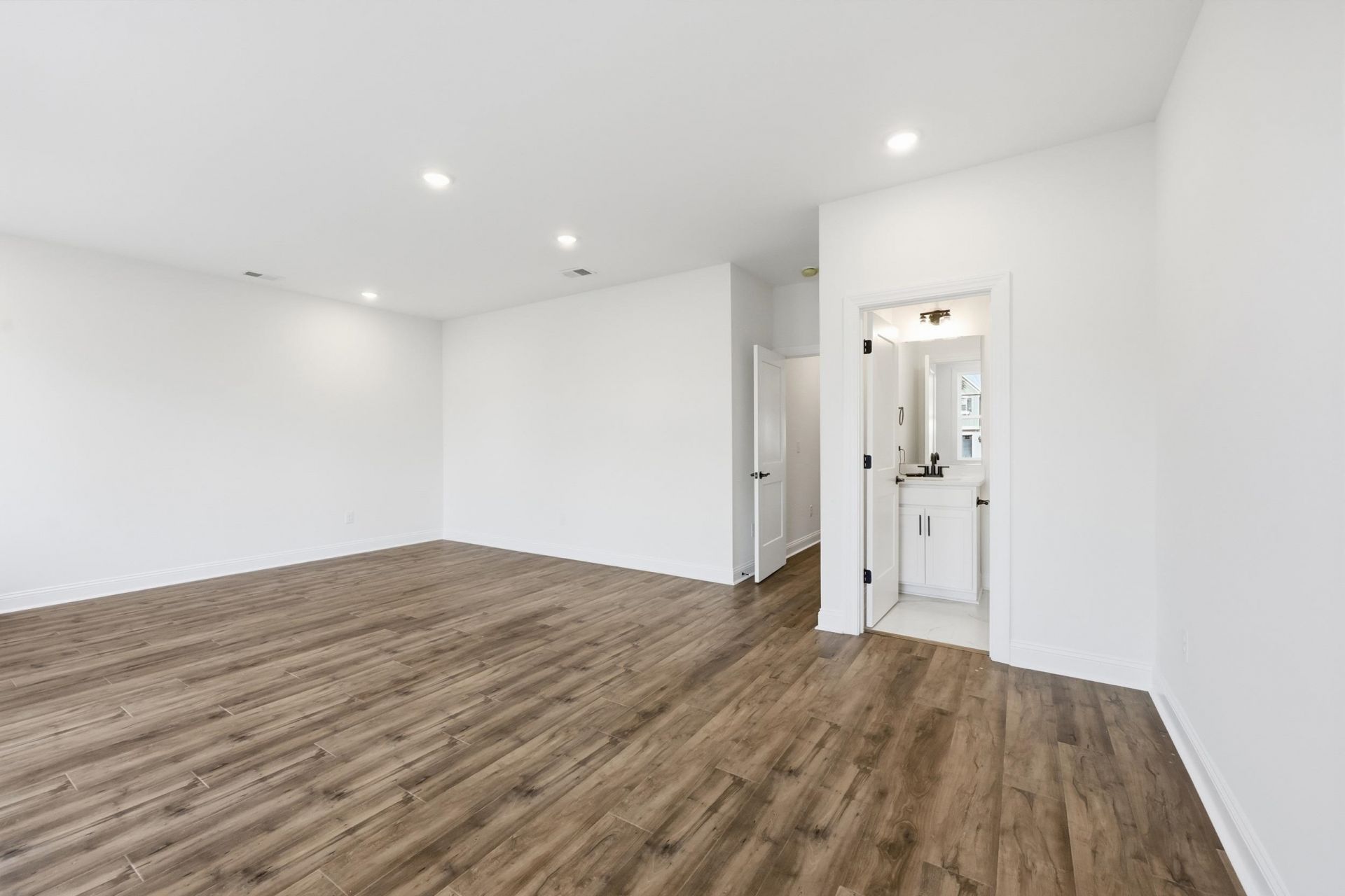 1310 Battery Park Dr.  Photo 8