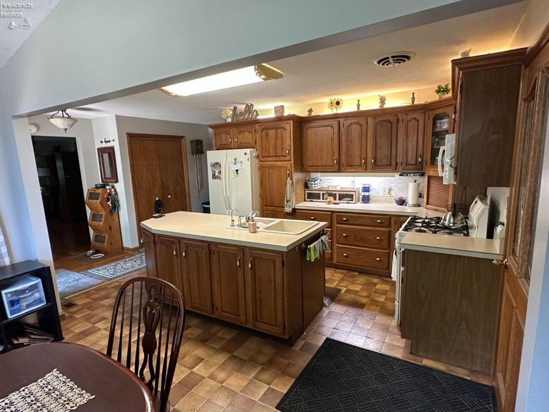 603 W Main St, Bellevue, OH 44811 Photo 28