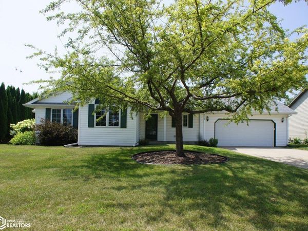 712 Oakwood Drive, Webster City, IA 50595
