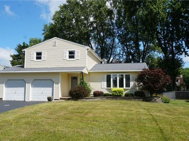 6189 Ridgecrest Dr , Syracuse, NY 13212