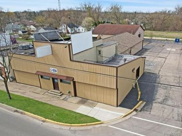 4094 S Saginaw Street , Burton, MI 48529