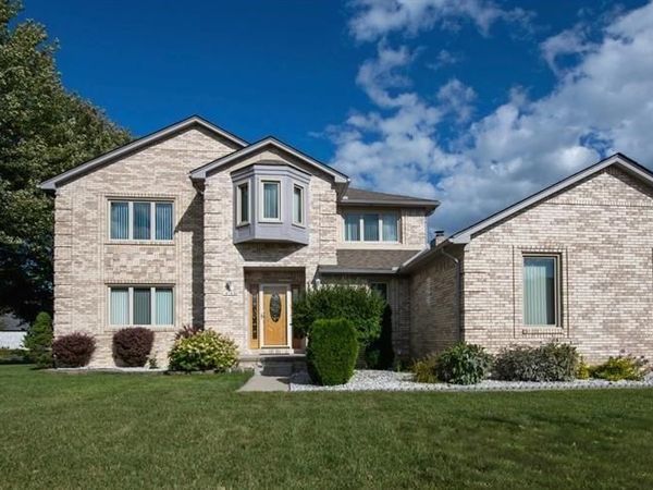 47630 Robins Nest Drive, Shelby Township, Mi 48315