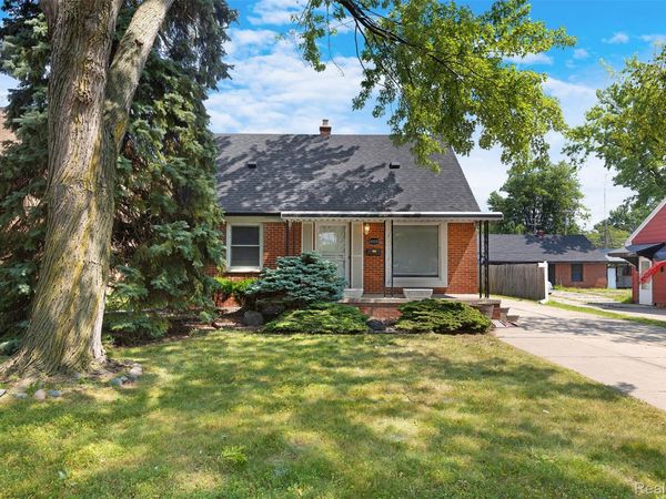 22225 E 10 Mile Road, St Clair Shores, Mi 48080