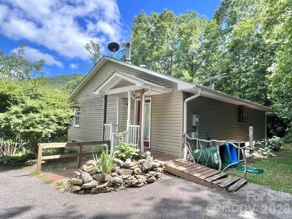 105 Chestnut Hill Road , Black Mountain, NC 28711