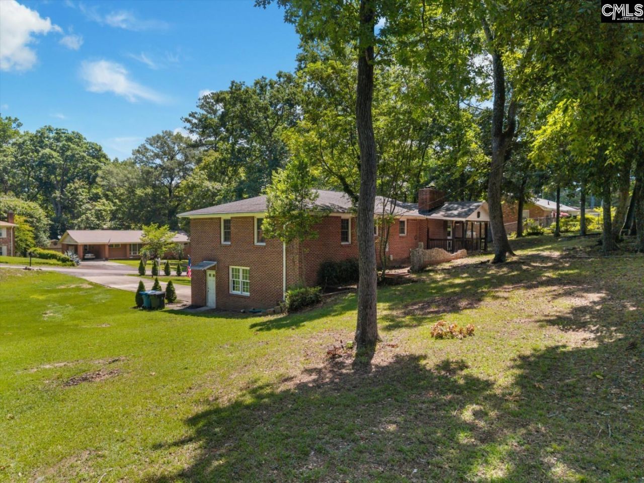 1323 Redwood Drive Photo 4
