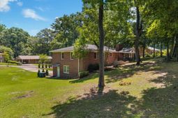 1323 Redwood Drive photo 4