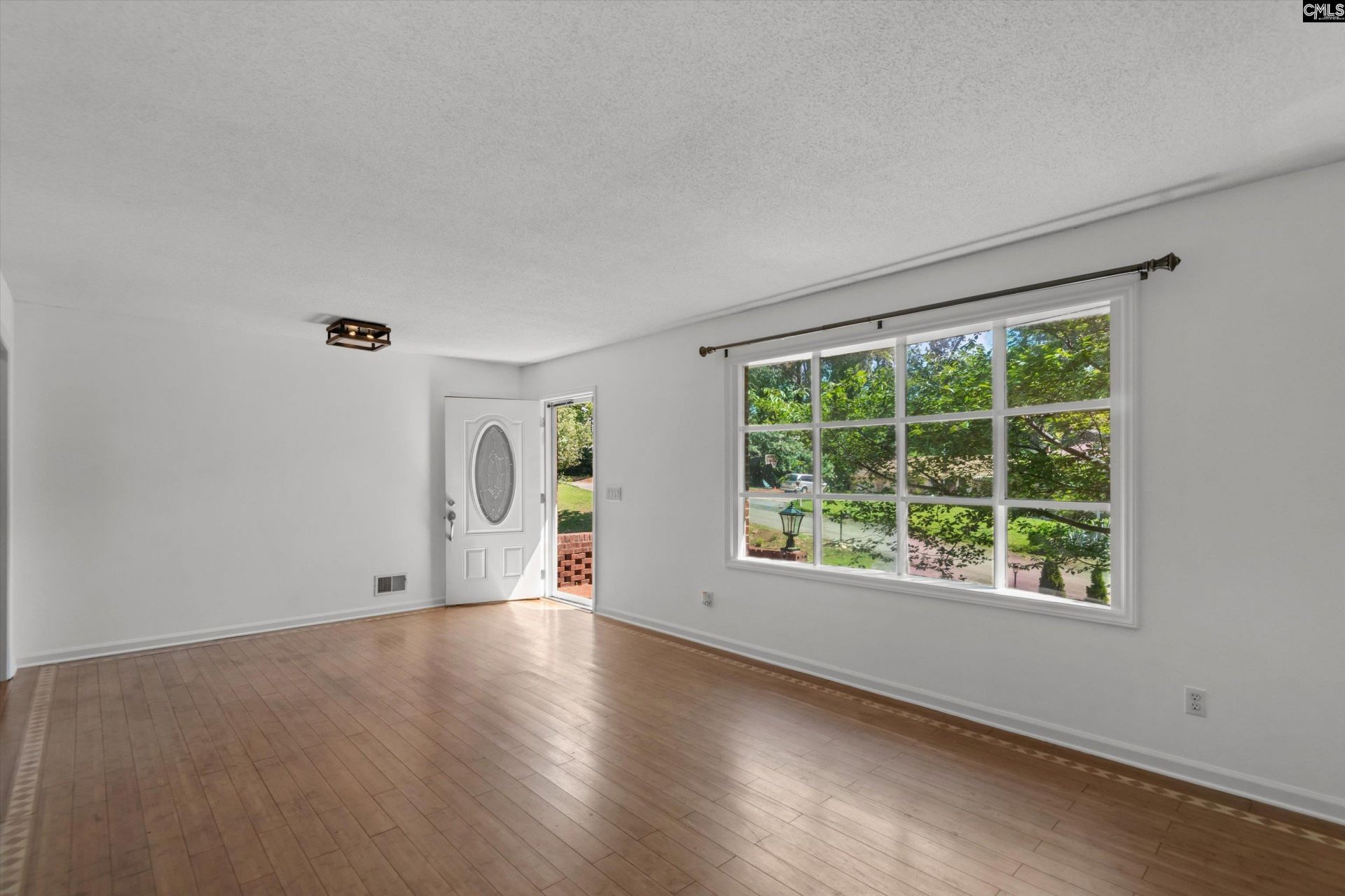 1323 Redwood Drive Photo 5