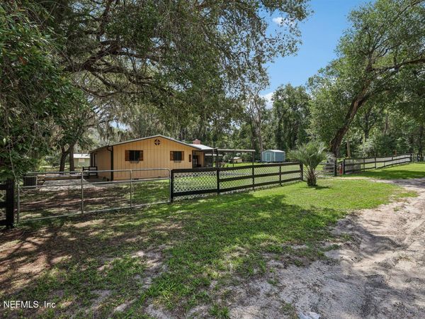 212 DOGWOOD Drive, Interlachen, FL 32148