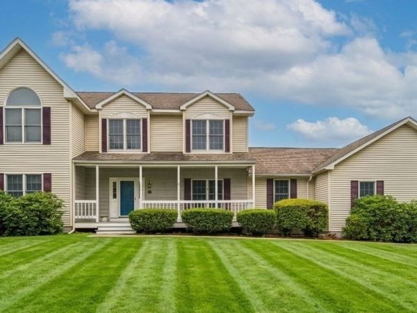 162 Main St, Southborough, MA 01772