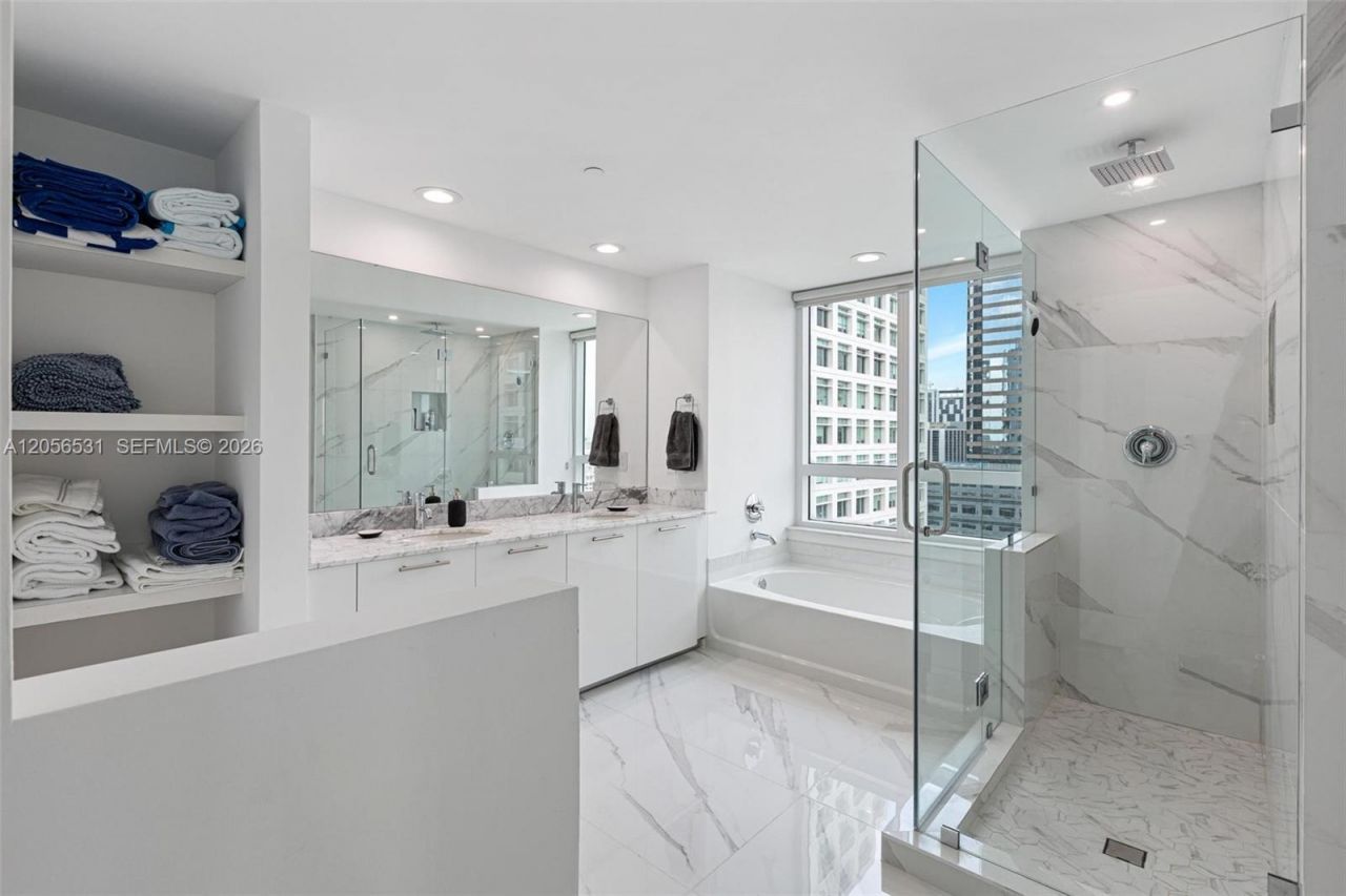 950 Brickell Bay Dr , Unit 2210, Miami, FL 33131 Photo