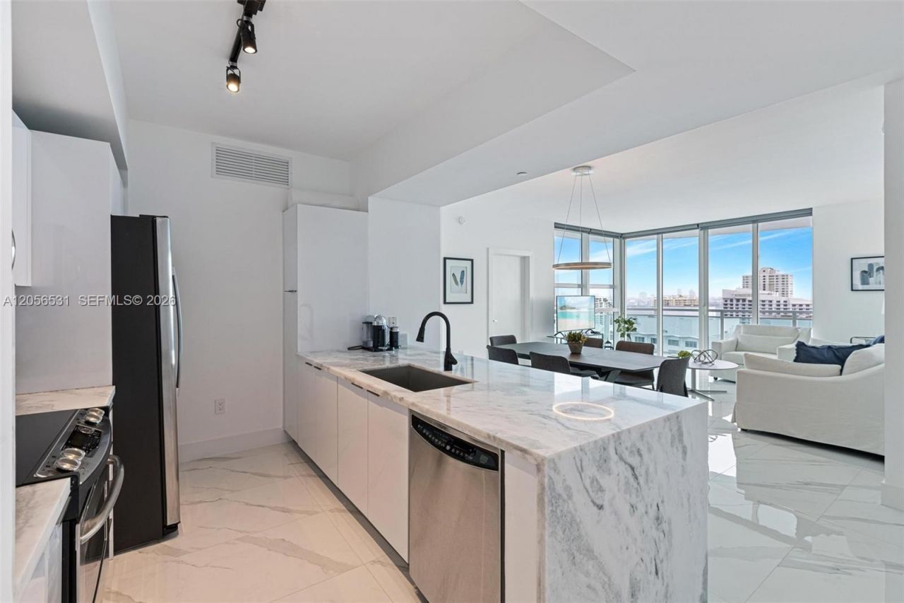 950 Brickell Bay Dr , Unit 2210, Miami, FL 33131 Photo