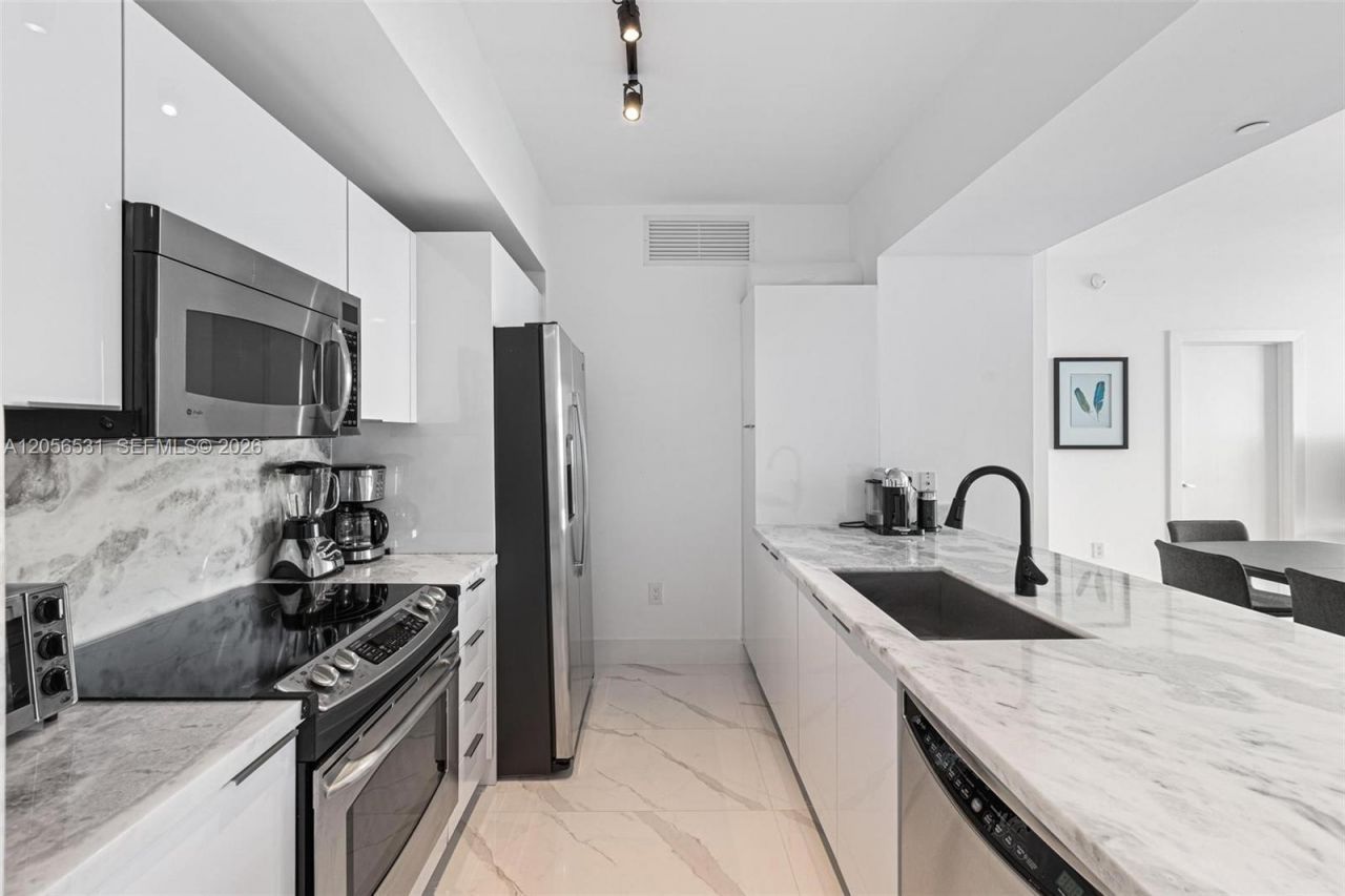 950 Brickell Bay Dr , Unit 2210, Miami, FL 33131 Photo