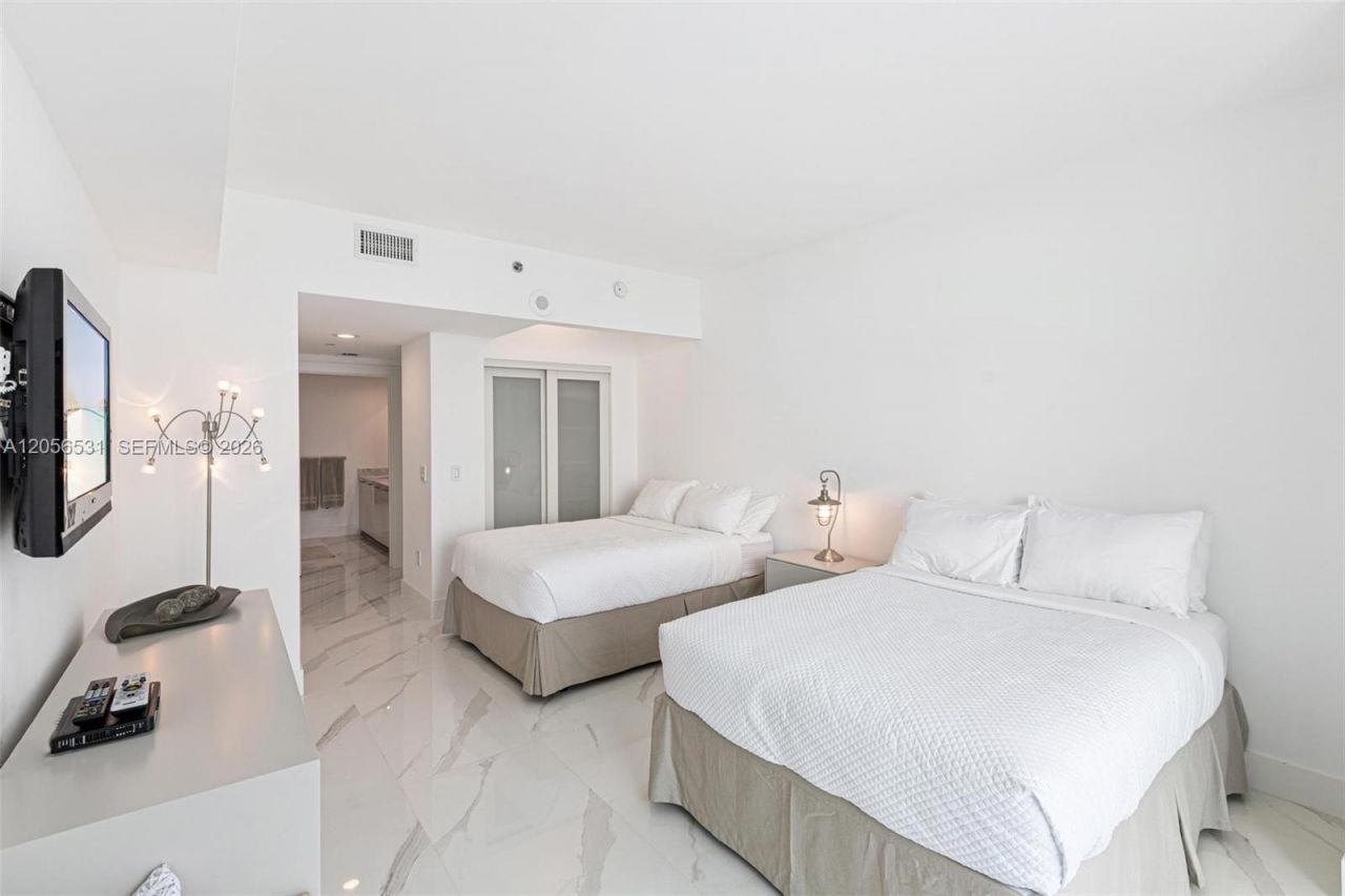 950 Brickell Bay Dr , Unit 2210, Miami, FL 33131 Photo
