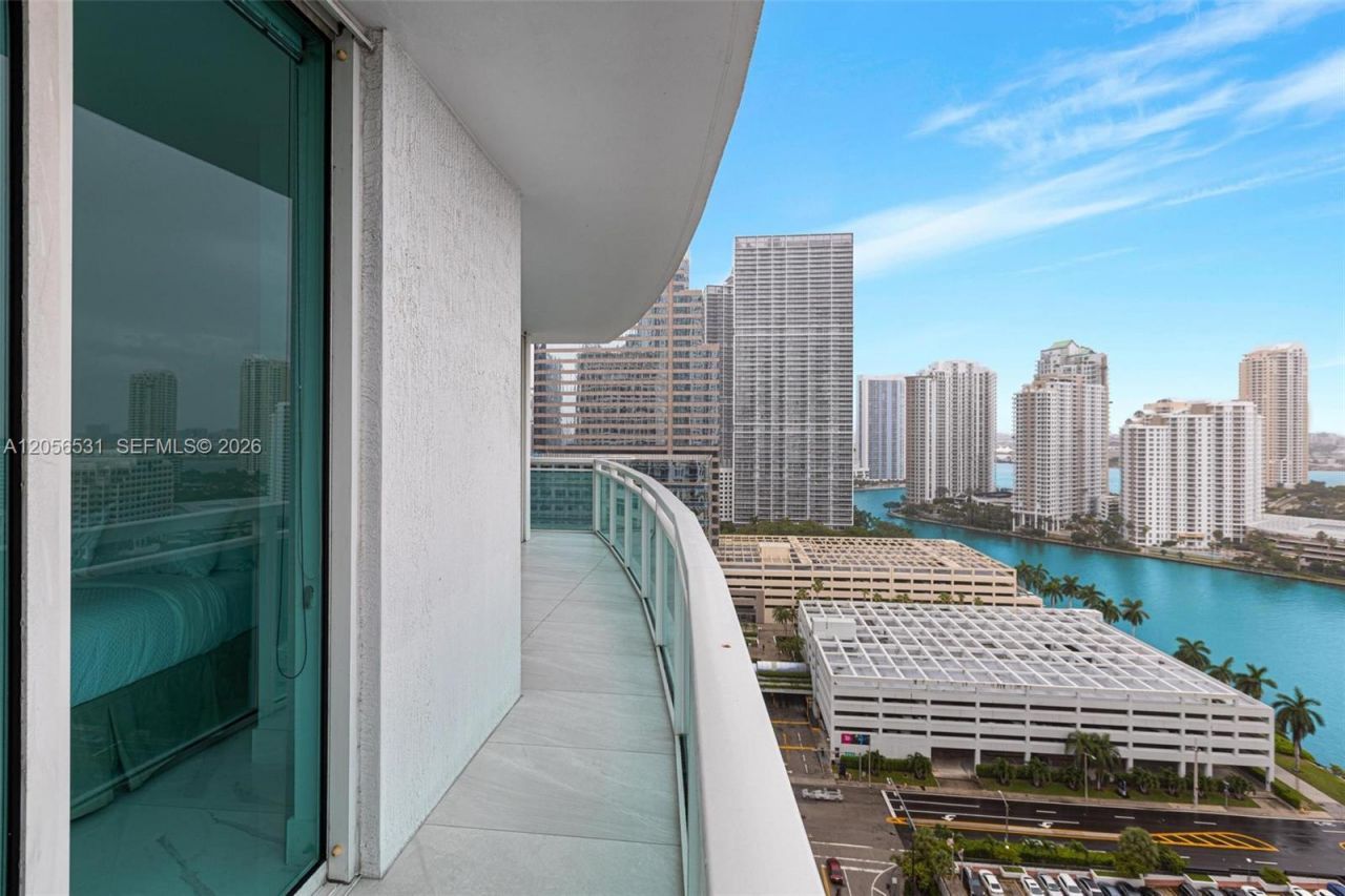950 Brickell Bay Dr , Unit 2210, Miami, FL 33131 Photo
