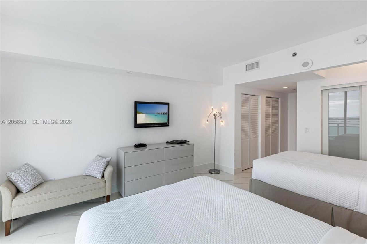 950 Brickell Bay Dr , Unit 2210, Miami, FL 33131 Photo