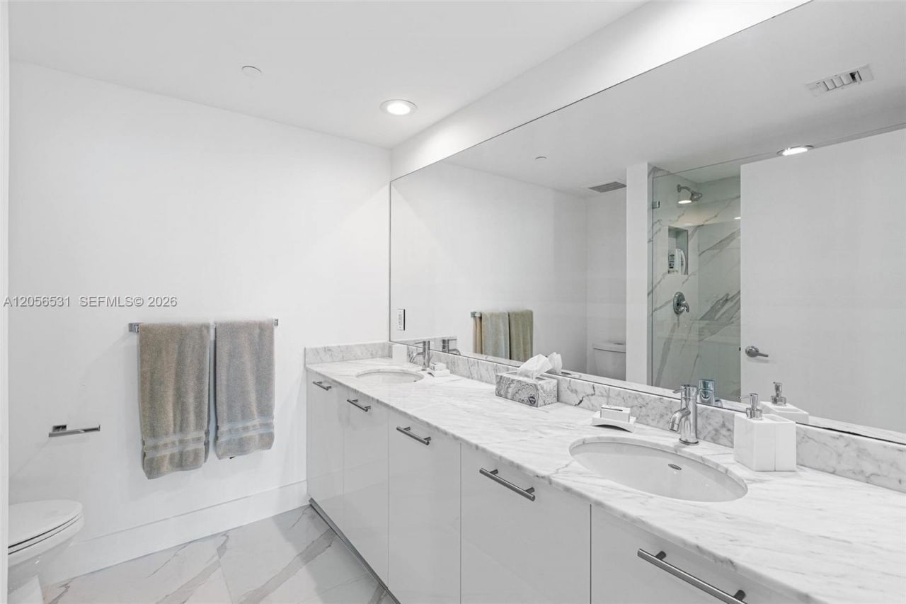 950 Brickell Bay Dr , Unit 2210, Miami, FL 33131 Photo