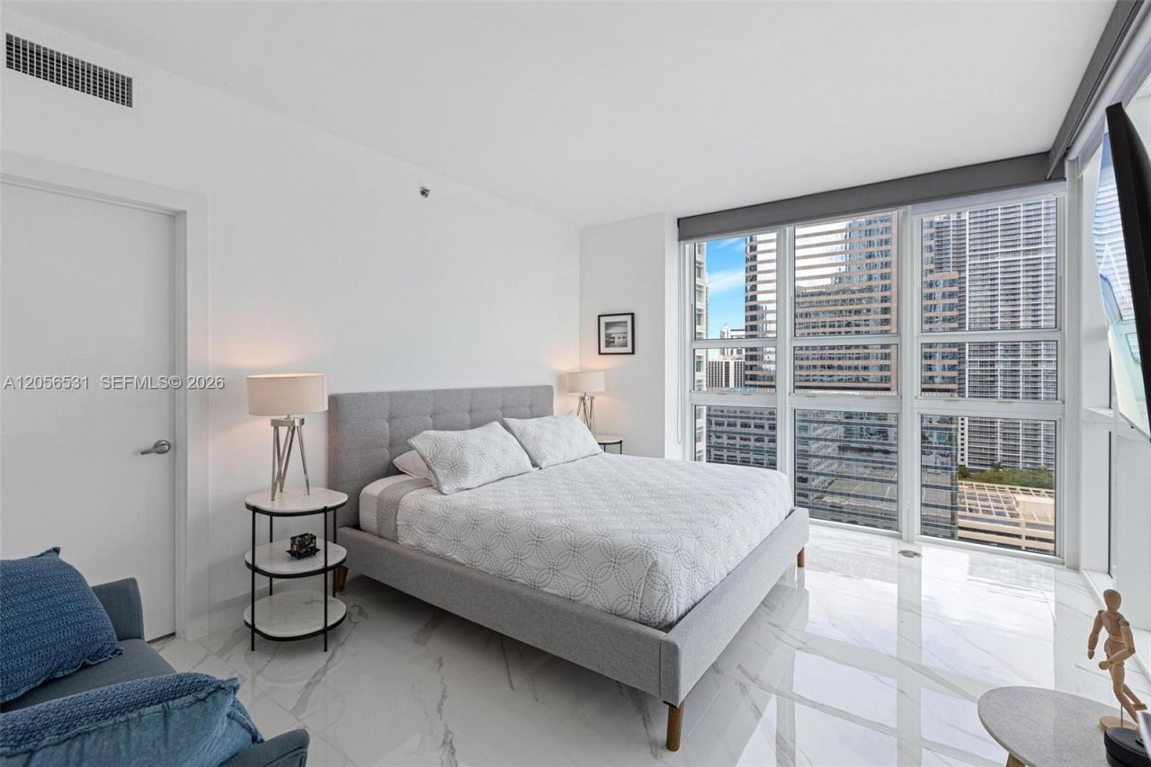 950 Brickell Bay Dr , Unit 2210, Miami, FL 33131 Photo