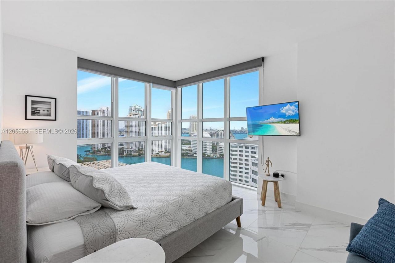 950 Brickell Bay Dr , Unit 2210, Miami, FL 33131 Photo