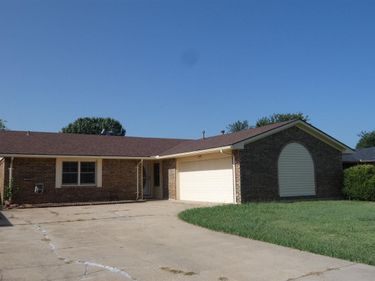 7010 NW Kingsbury, Lawton, OK 73505
