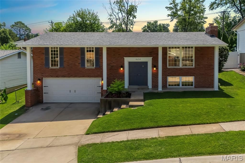 4654 Towne South Road, Saint Louis, MO 63128 Main Photo