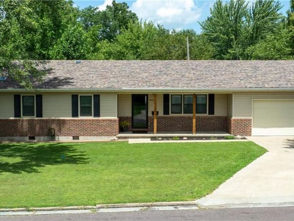 1640 Country Club Boulevard, Sedalia, MO 65301