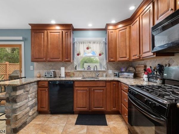138 William St, Little Falls, NJ 07424