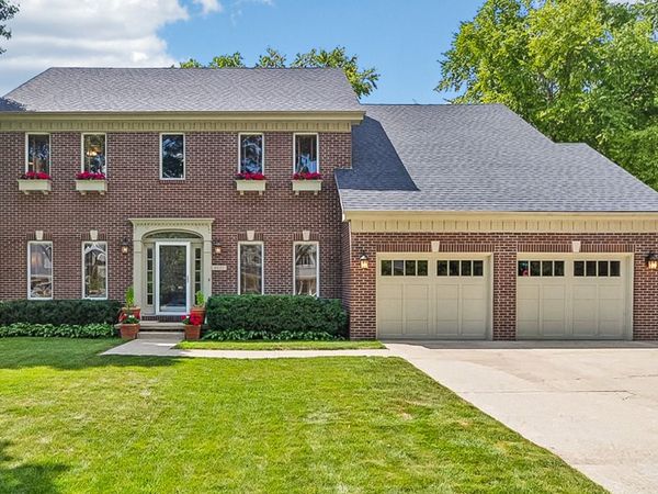 6035 Nottingham Drive , Johnston, IA 50131