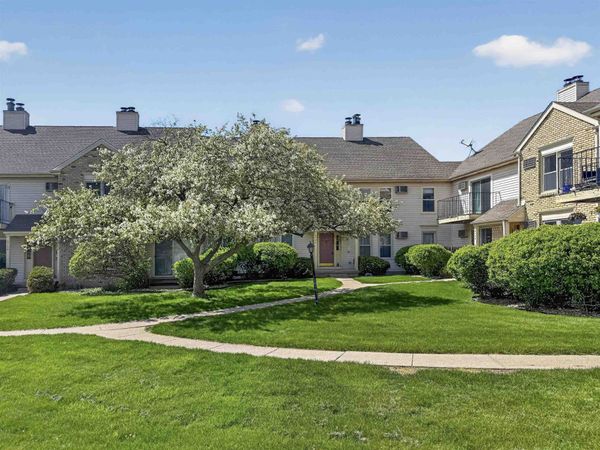 6734 Park Ridge Drive, Unit B, Madison, WI 53719