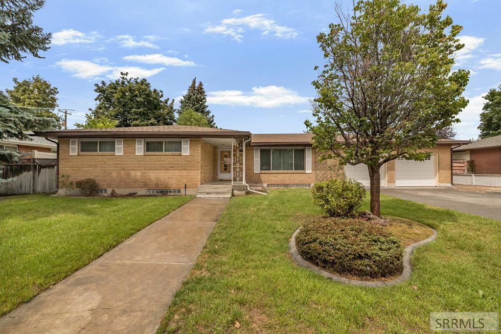 921 Safstrom Drive, Idaho Falls, ID 83401 Main Photo