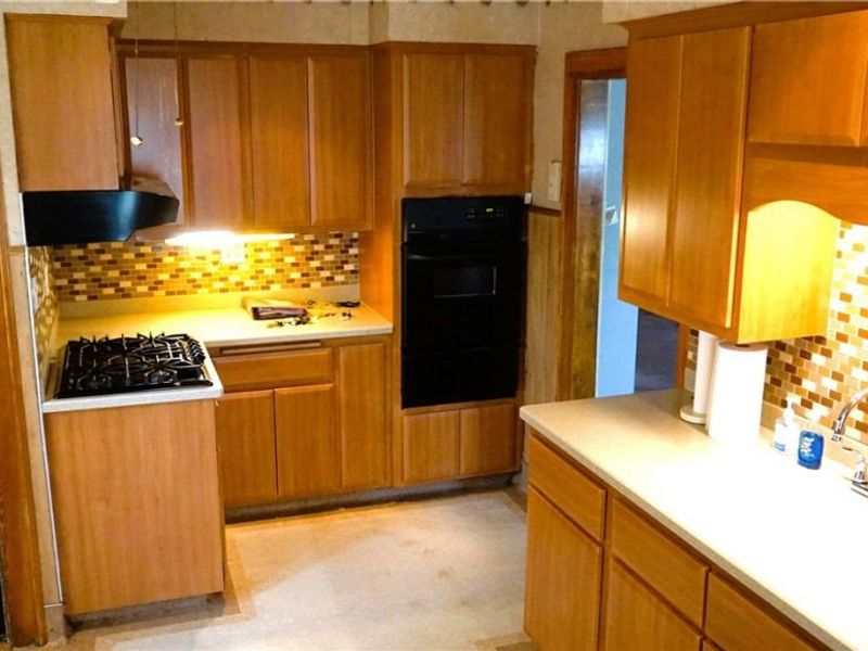 16409 Laverne Avenue, Cleveland, OH 44135 Photo 2