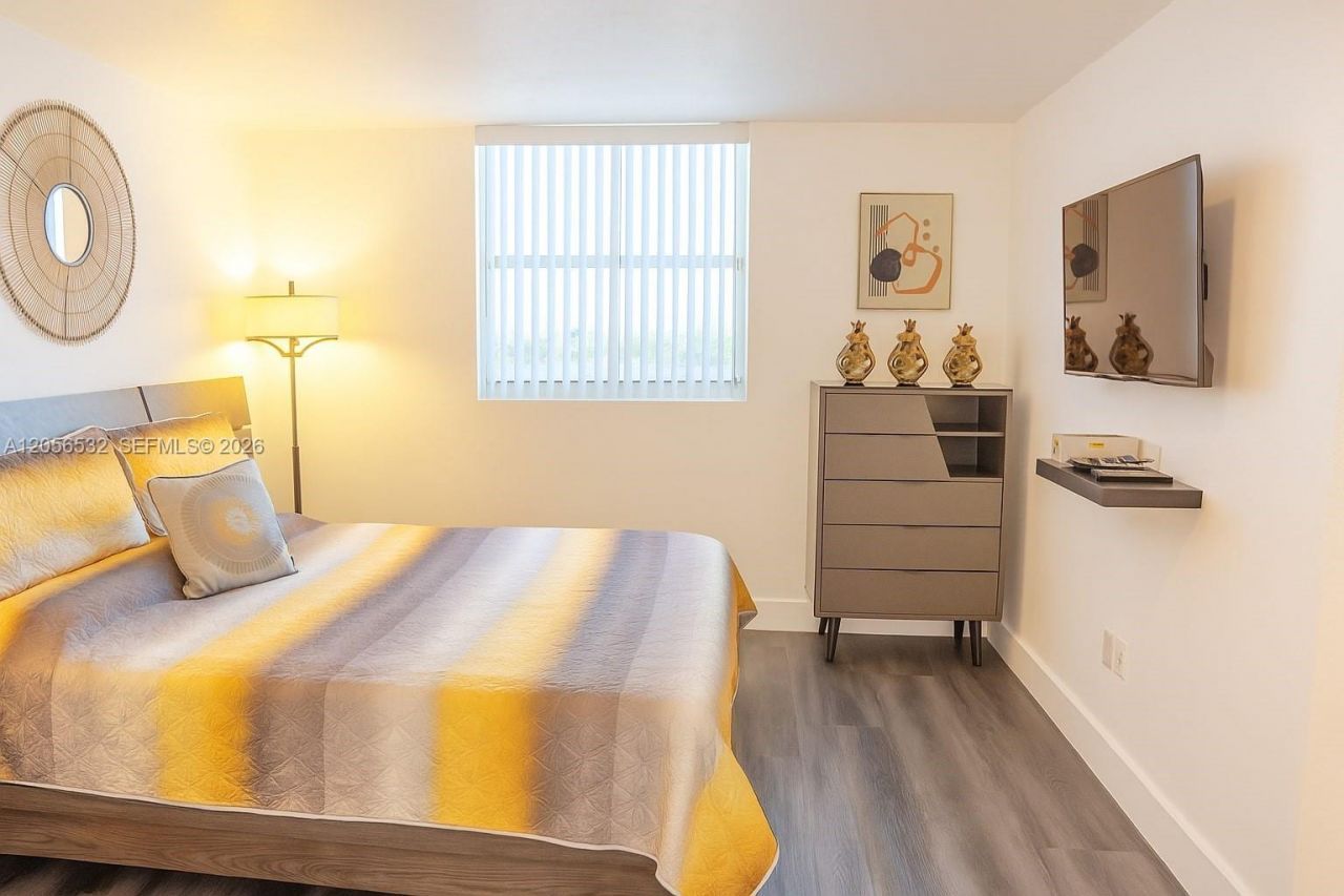 5880 Collins Ave , Unit 703, Miami Beach, FL 33140 Photo