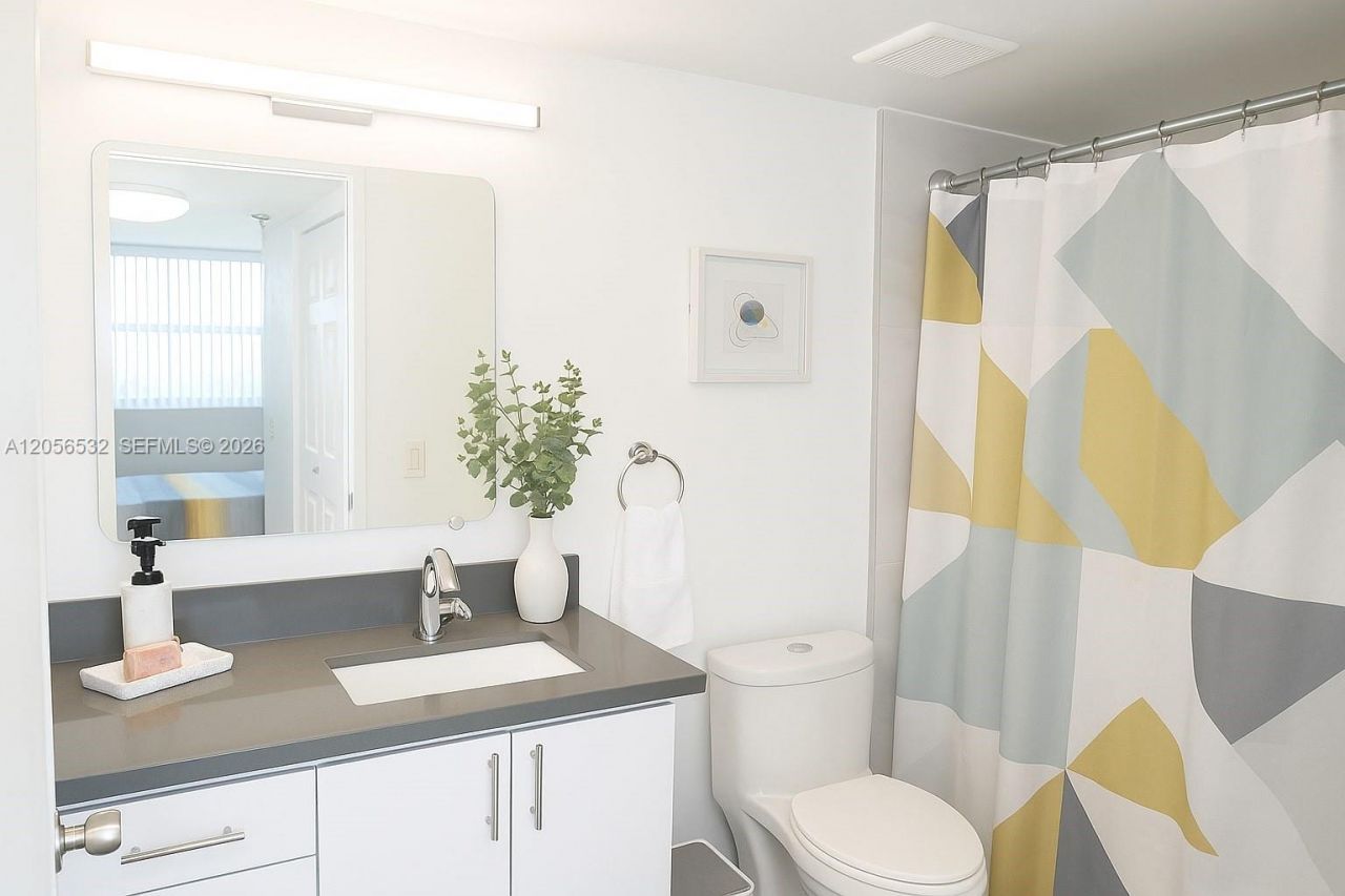 5880 Collins Ave , Unit 703, Miami Beach, FL 33140 Photo