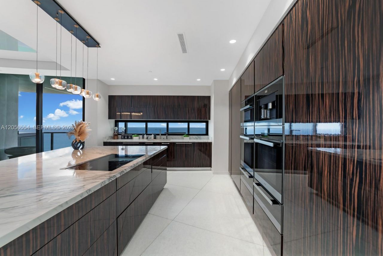 18555 Collins Ave , Unit 5201, Sunny Isles Beach, FL 33160 Photo